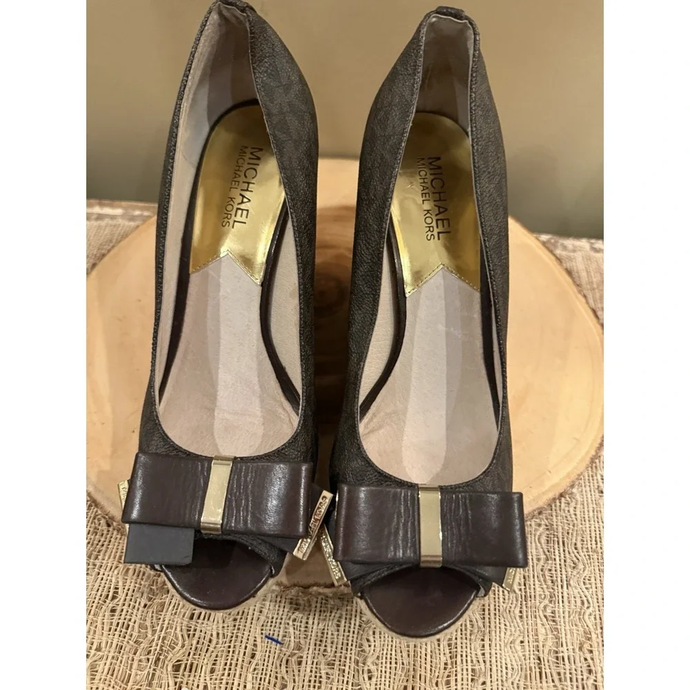 Michael Kors MEG MK 8.5 Brown Logo‎ Signature Peep Toe Bow Espadrille's Wedges